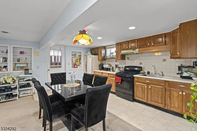 $850,000 | 15 Parkhurst Place, Verona, NJ 07044