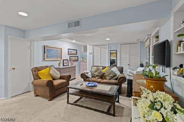 $850,000 | 15 Parkhurst Place, Verona, NJ 07044