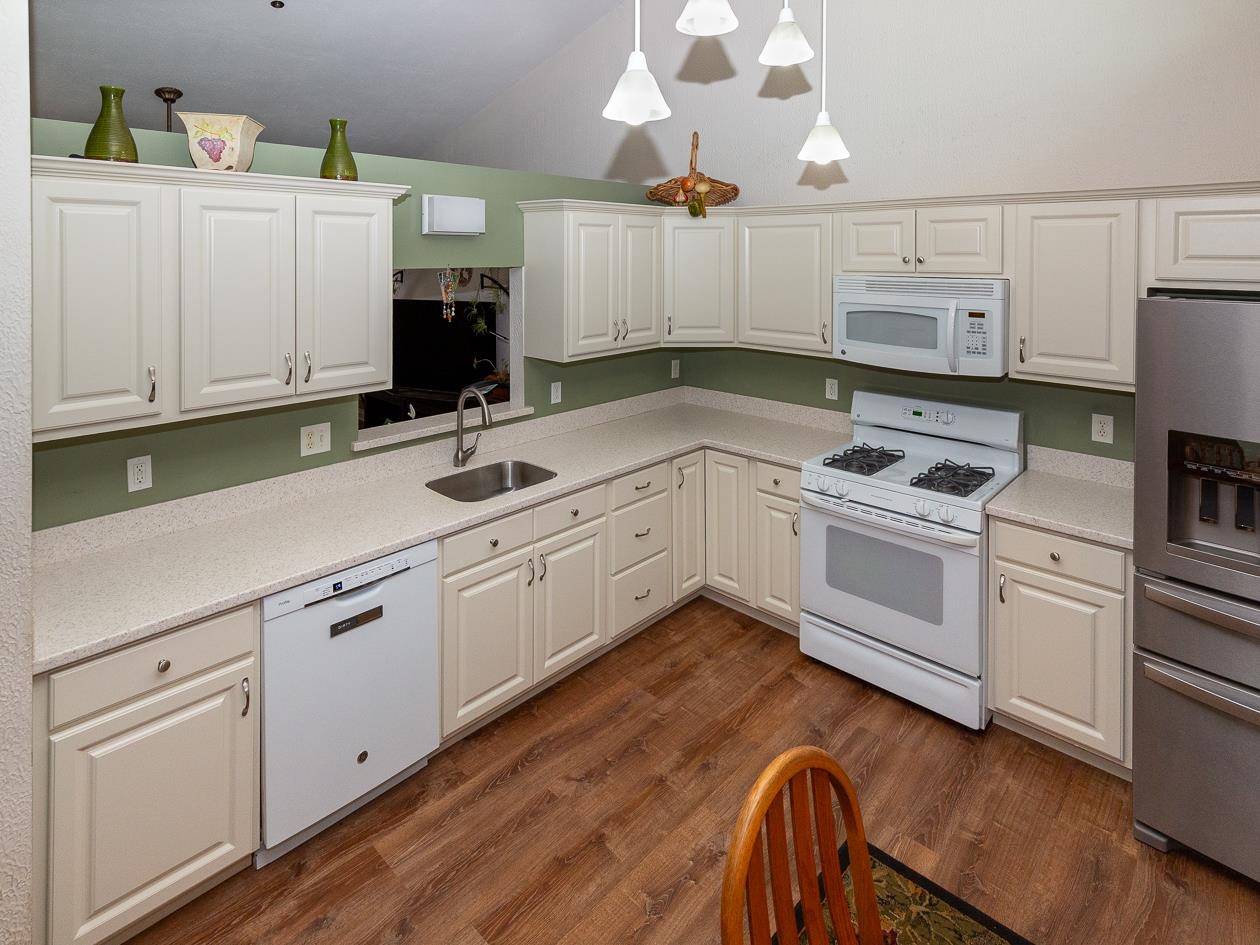 15 Marilyn Drive, Unit 15 Atkinson, NH 03811 - Photo 11 of 36