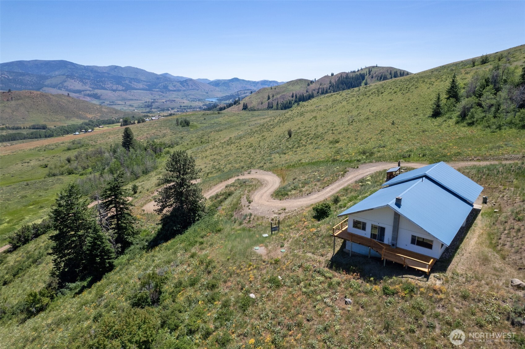 427 Rendezvous Road Winthrop, WA 98862 - Photo 39 of 40 a view of a house with a yard