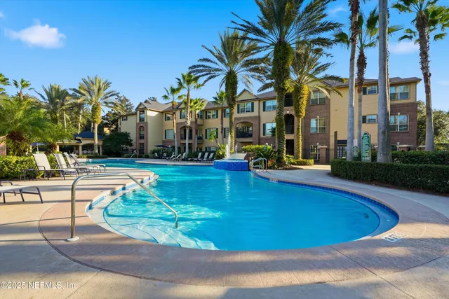 $200,000 | 7800 Point Meadows Drive, Unit 137, Jacksonville, FL 32256