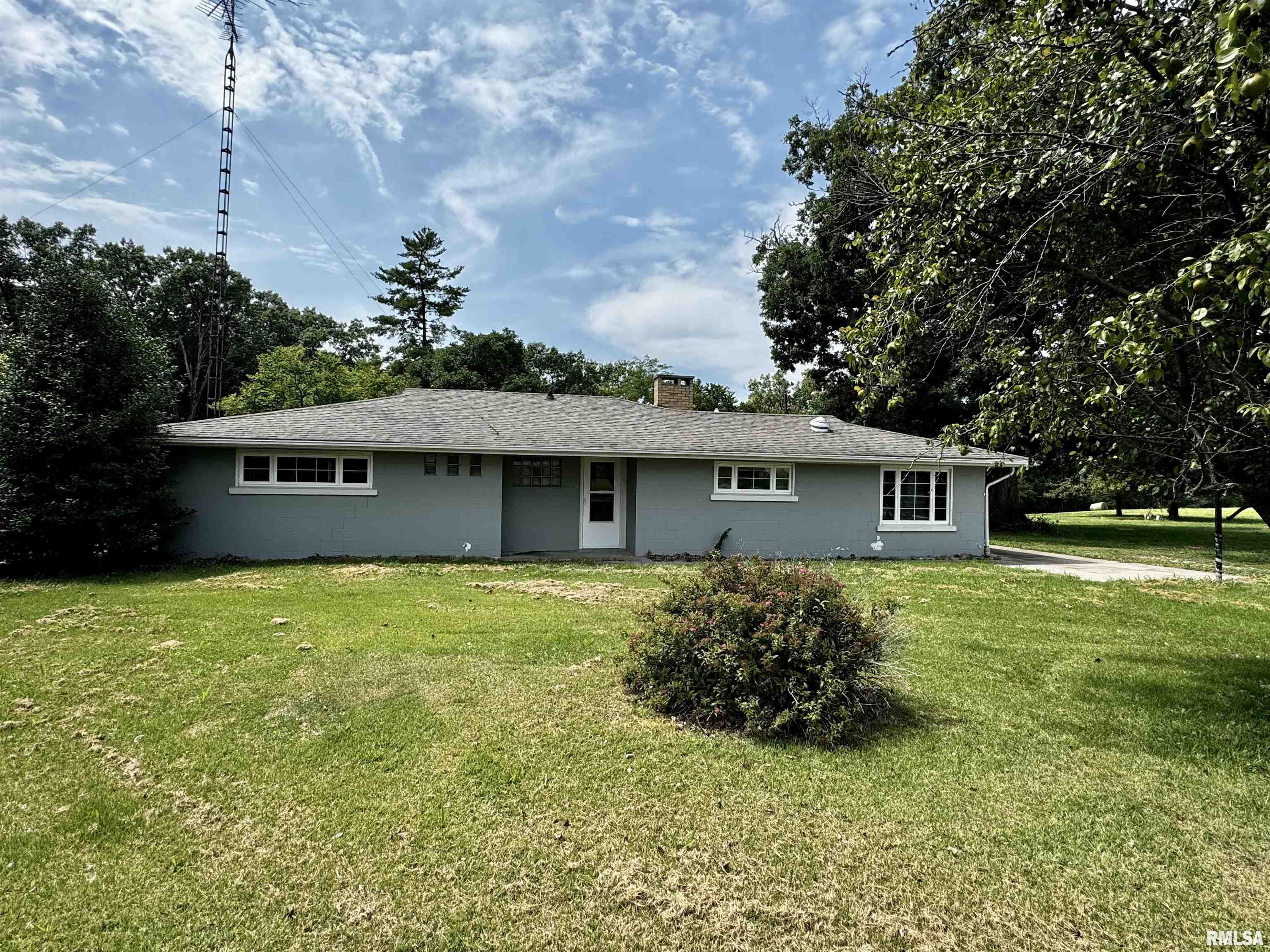 1600 Cherokee Road Macomb, IL 61455 - Photo 1 of 26