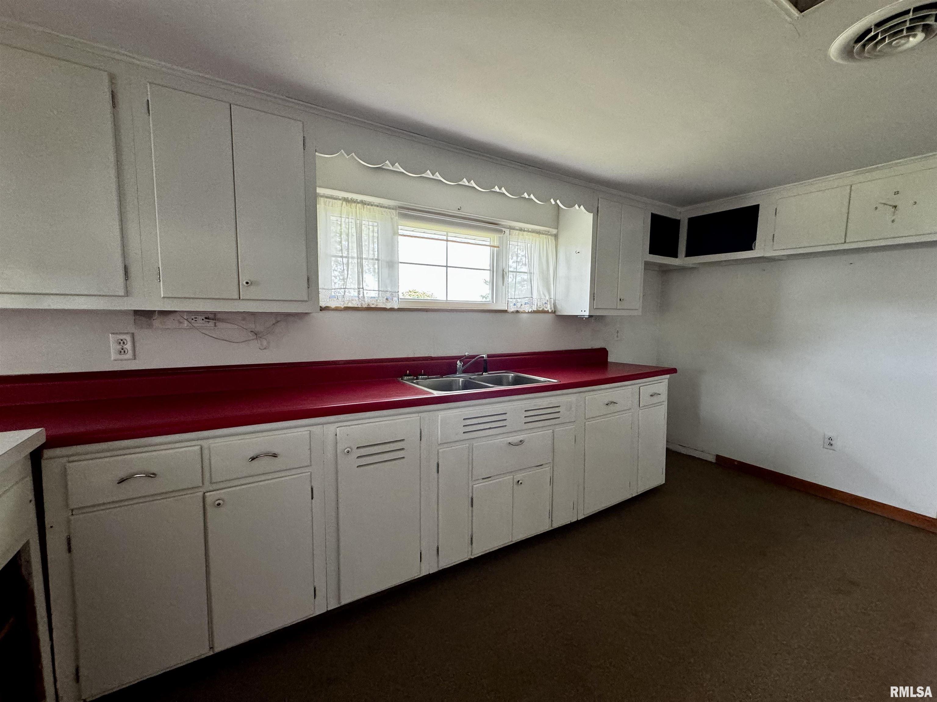 1600 Cherokee Road Macomb, IL 61455 - Photo 8 of 26