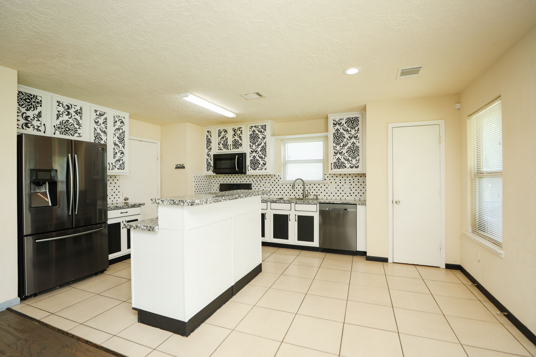 11642 Quinn Ridge Way Houston, TX 77038 - Photo 10 of 22 Kitchen