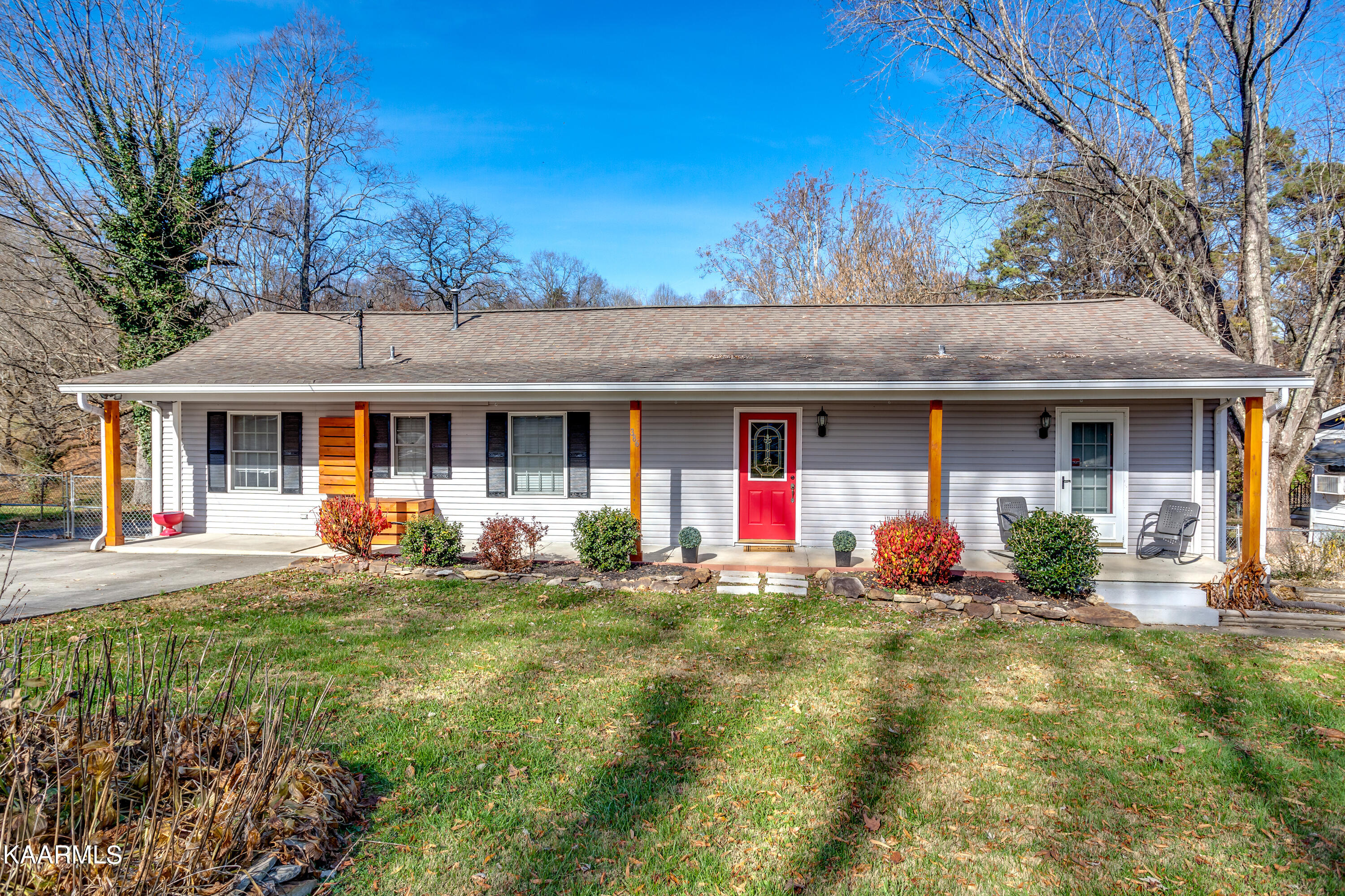 384-386 Robertsville Road Oak Ridge, TN 37830 - Photo 1 of 17 002211202-3-384RobertsvilleRdOakRidgeTN-