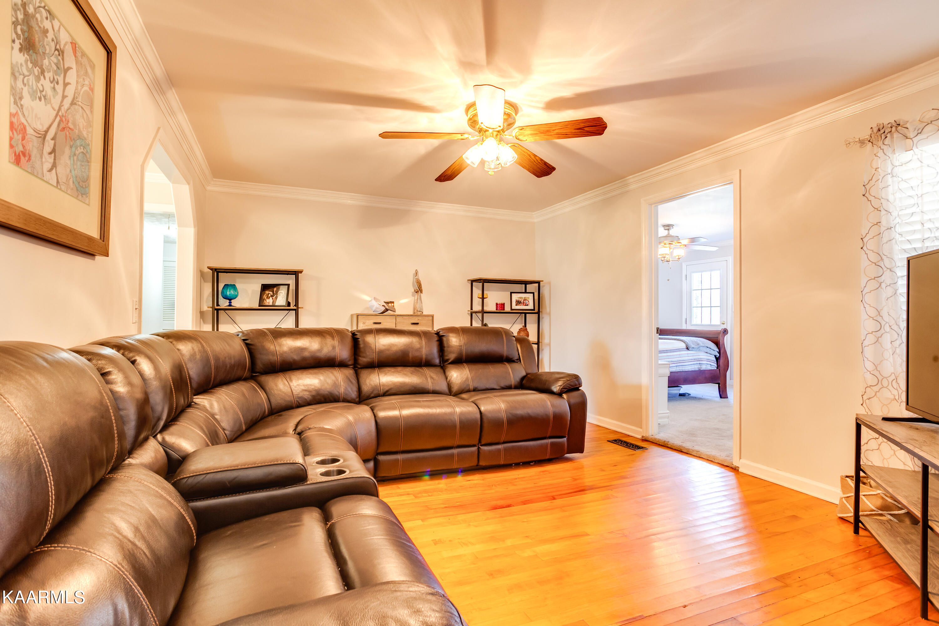 384-386 Robertsville Road Oak Ridge, TN 37830 - Photo 4 of 17 008211202-3-384RobertsvilleRdOakRidgeTN-