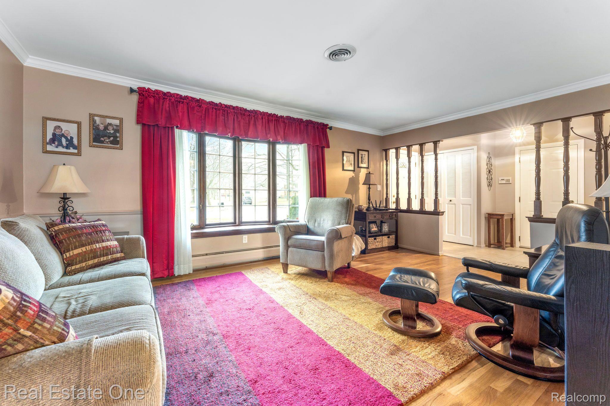 19449 Wedgewood Road Riverview, MI 48193 - Photo 5 of 40 Living room