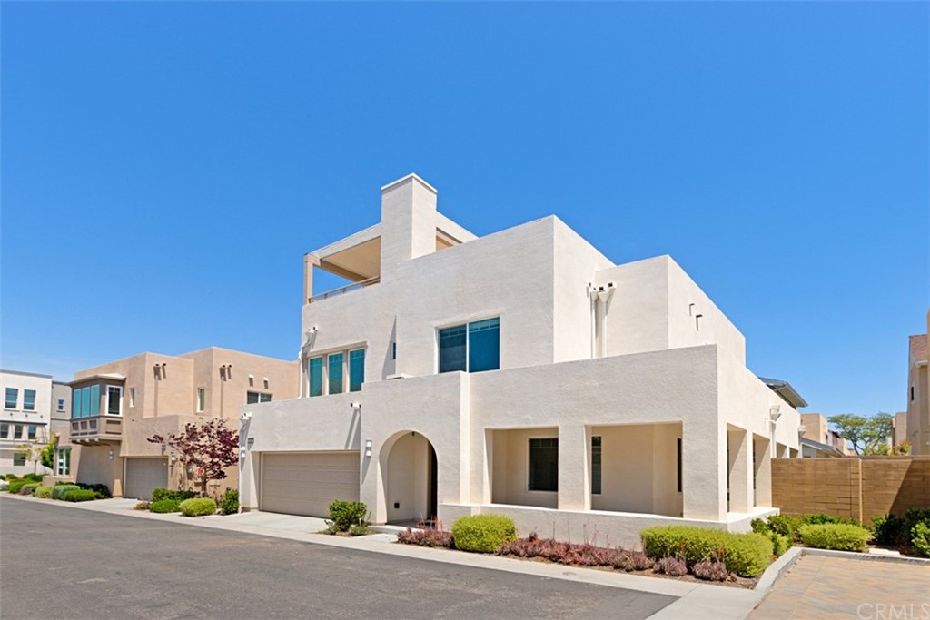 132 Mongoose Irvine, CA 92618 - Photo 3 of 60