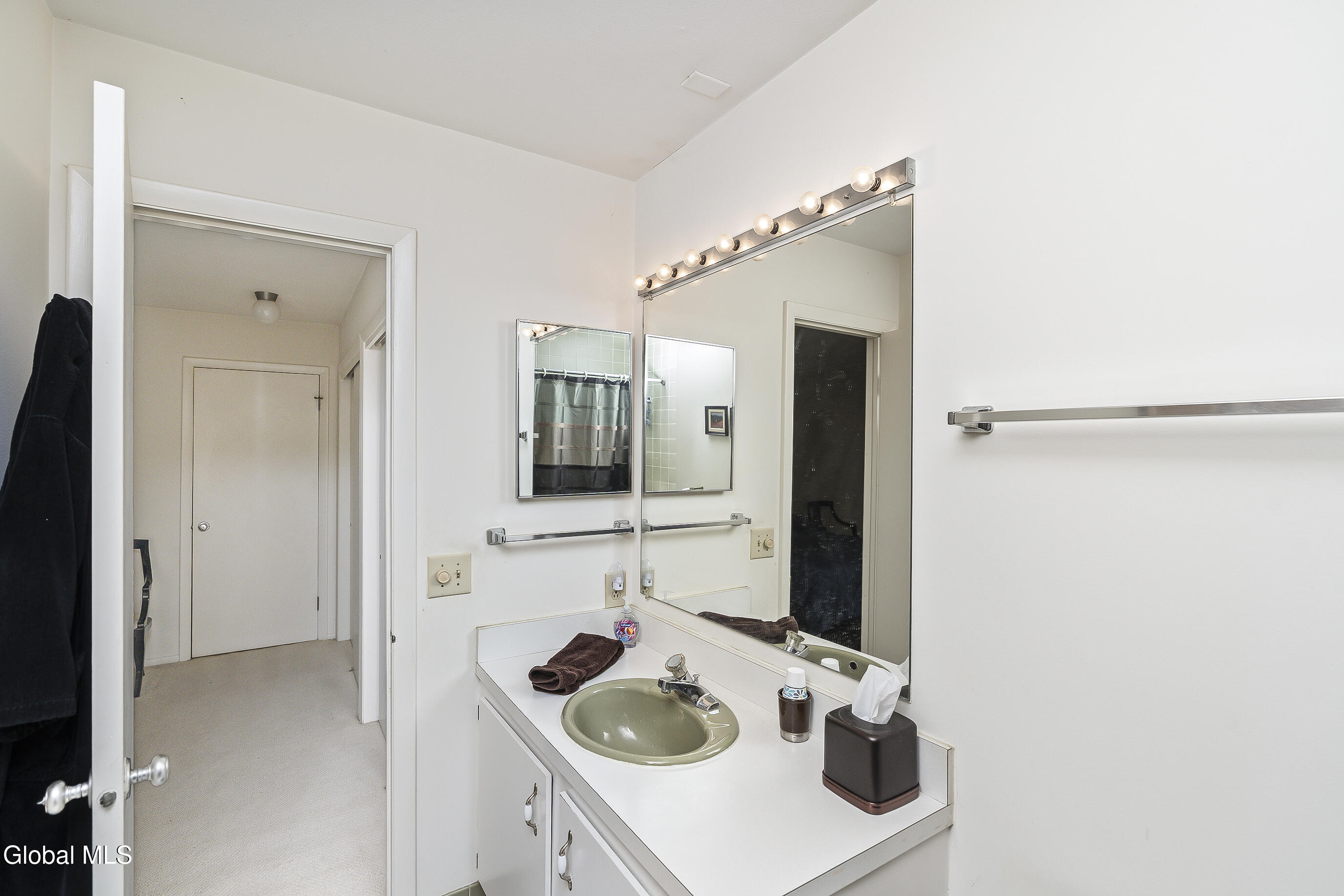 22 Leaf Road Bethlehem, NY 12054 - Photo 27 of 33 032-22-Leaf-Rd