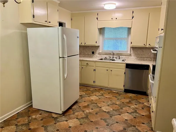 $249,700 | 233 Old 41 Highway, Barnesville, GA 30204