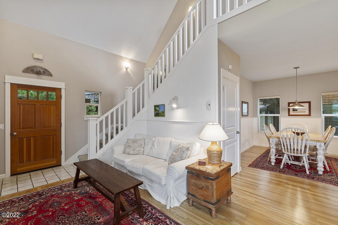 2140 Overleaf Loop Yachats, OR 97498 - Photo 9 of 29 Living Room