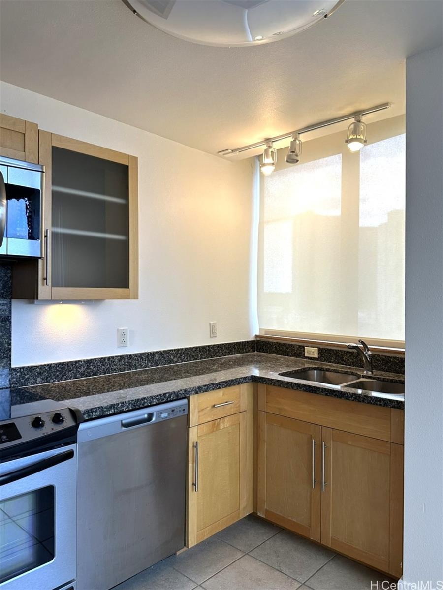 600 Queen Street, Unit 711 Honolulu, HI 96813 - Photo 2 of 18