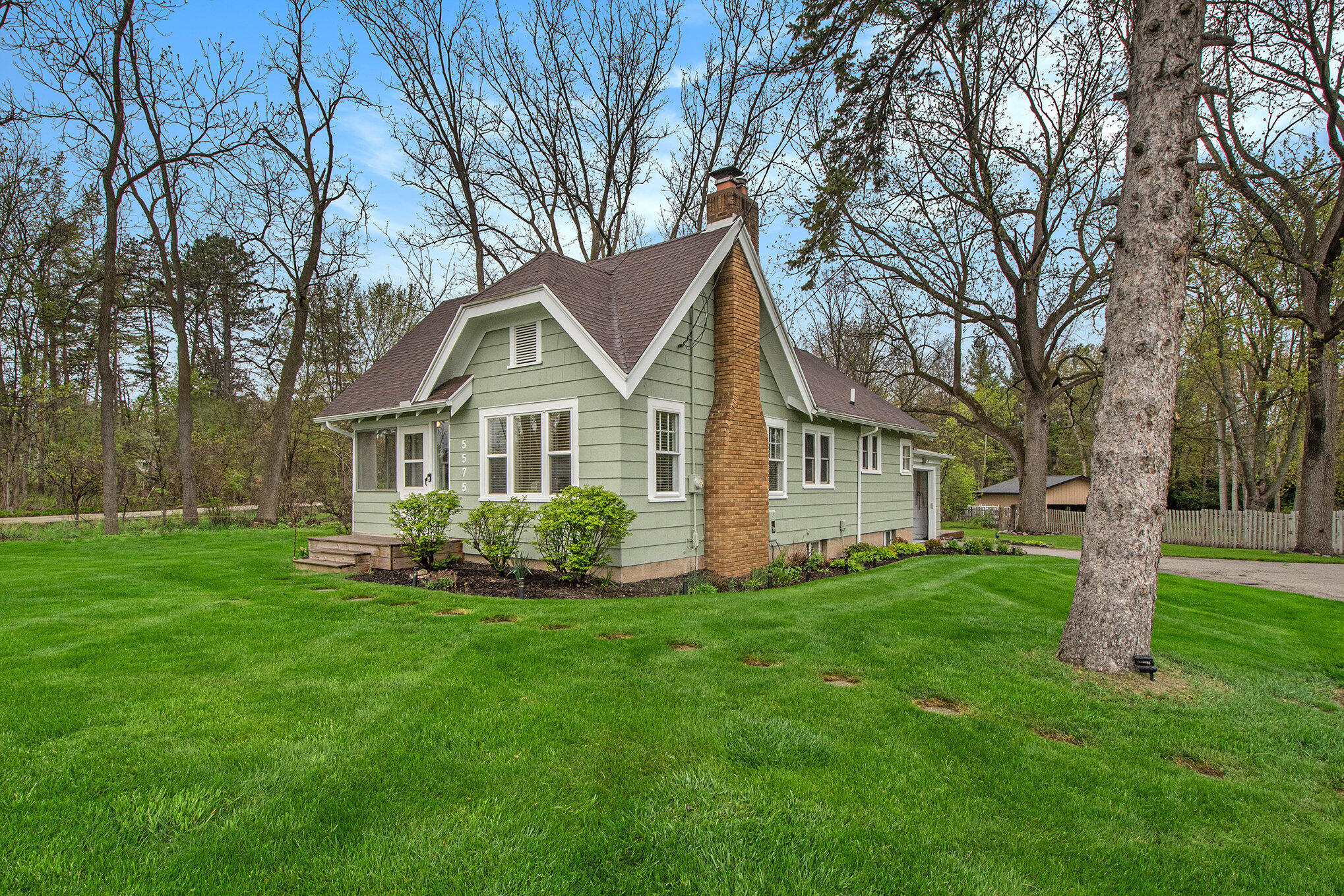5575 Cascade Road Southeast Grand Rapids, MI 49546 - Photo 3 of 47 003_dsc_2264_998