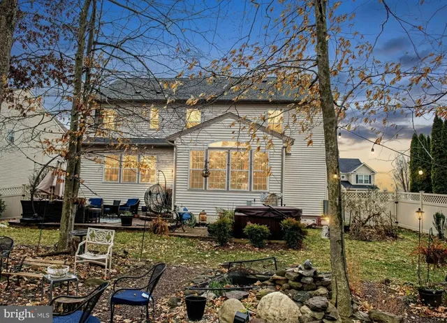 a picture of a wall with a white wall and a white wall