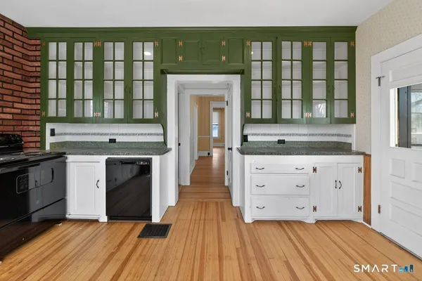 $2,500 | 164 West Main Street, Southington, CT 06479