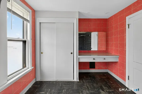 $2,500 | 164 West Main Street, Southington, CT 06479