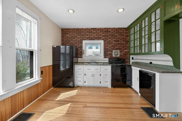 $2,500 | 164 West Main Street, Southington, CT 06479