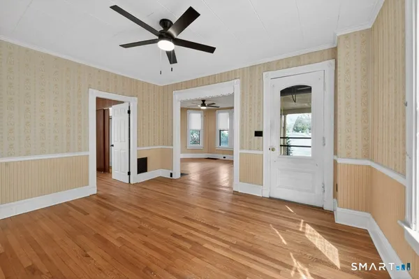 $2,500 | 164 West Main Street, Southington, CT 06479