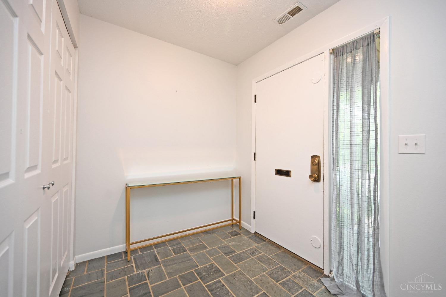 7284 East Galbraith Road Cincinnati, OH 45243 - Photo 8 of 58