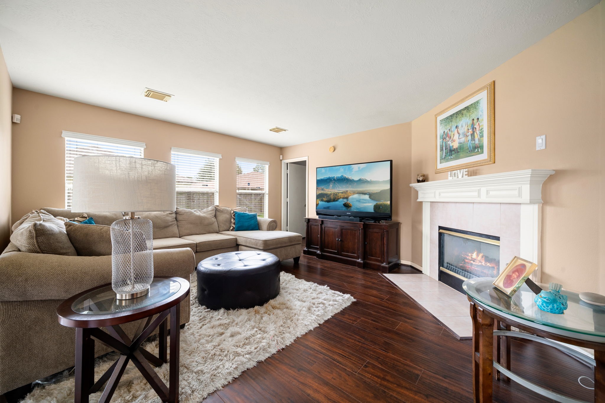 16602 Lazy Ridge Road Houston, TX 77053 - Photo 5 of 16 Nice living area with lots of natural light.