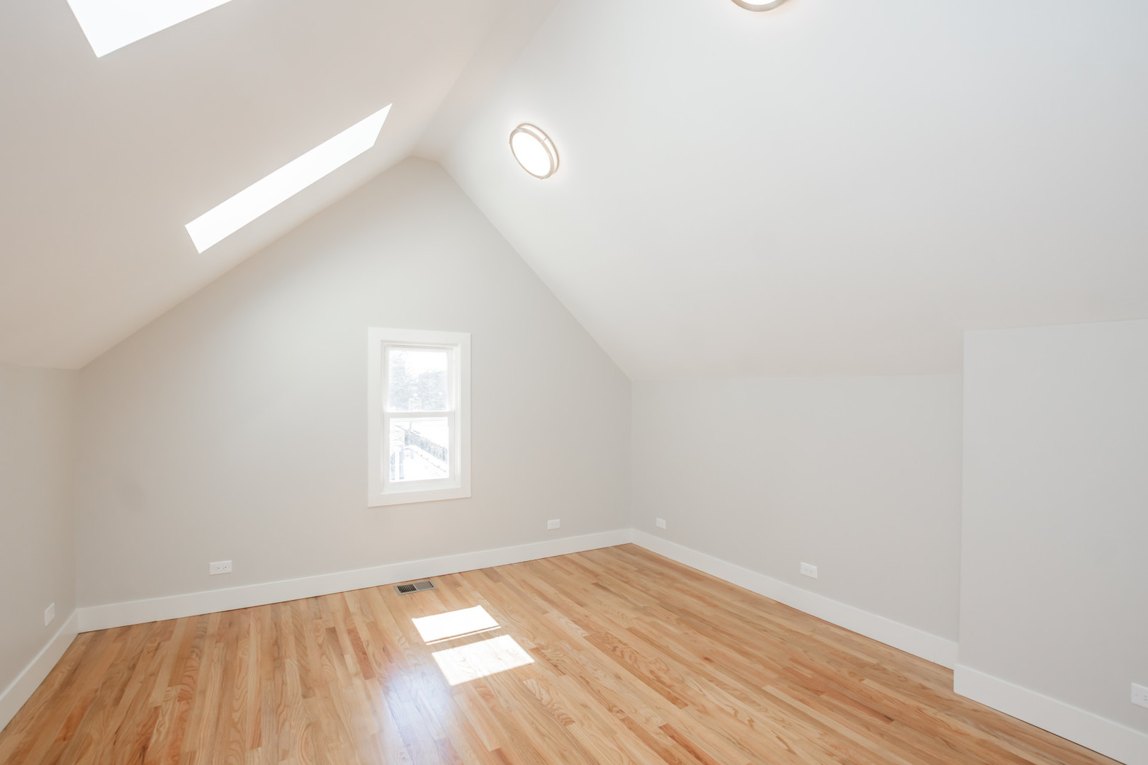 2112 West Roscoe Street, Unit 2R Chicago, IL 60618 - Photo 7 of 11