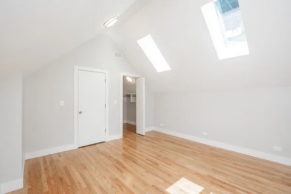 $4,300 | 2112 West Roscoe Street, Unit 2R, Chicago, IL 60618