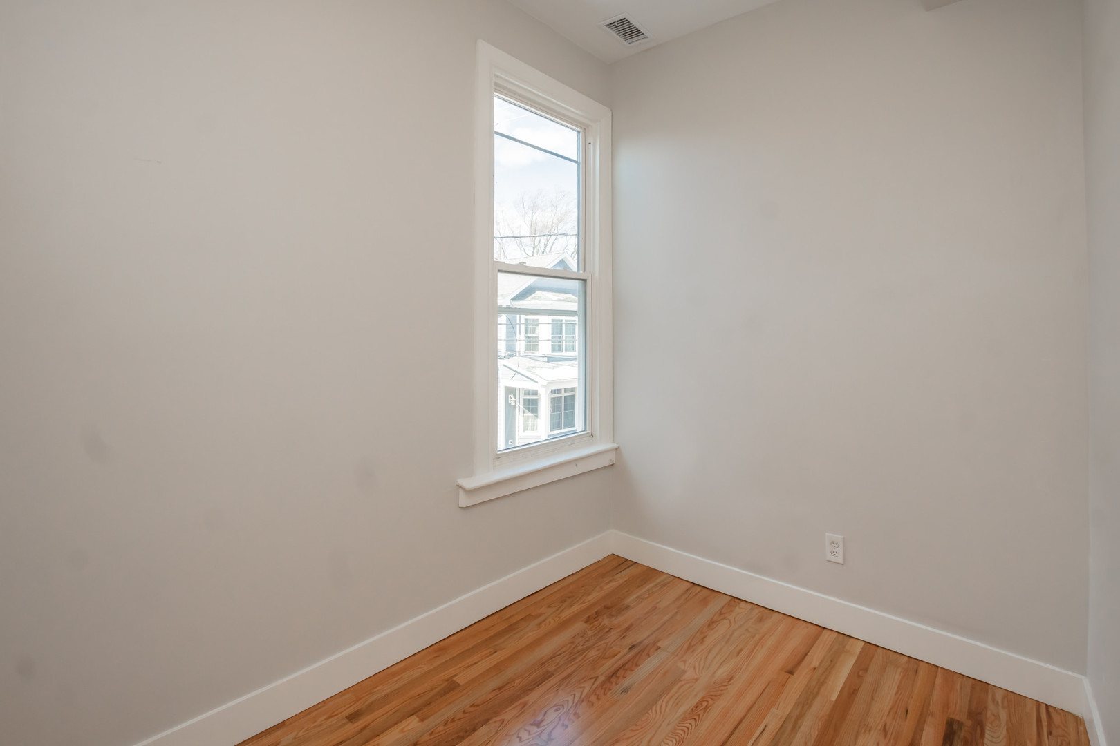 2112 West Roscoe Street, Unit 2R Chicago, IL 60618 - Photo 9 of 11