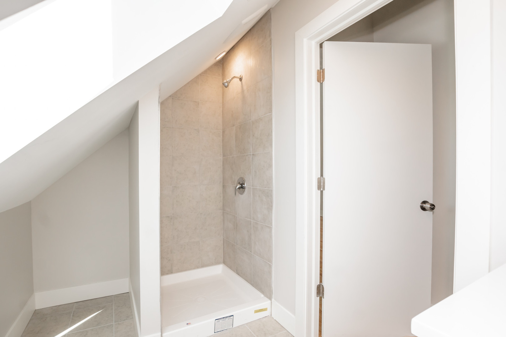 2112 West Roscoe Street, Unit 2R Chicago, IL 60618 - Photo 10 of 11