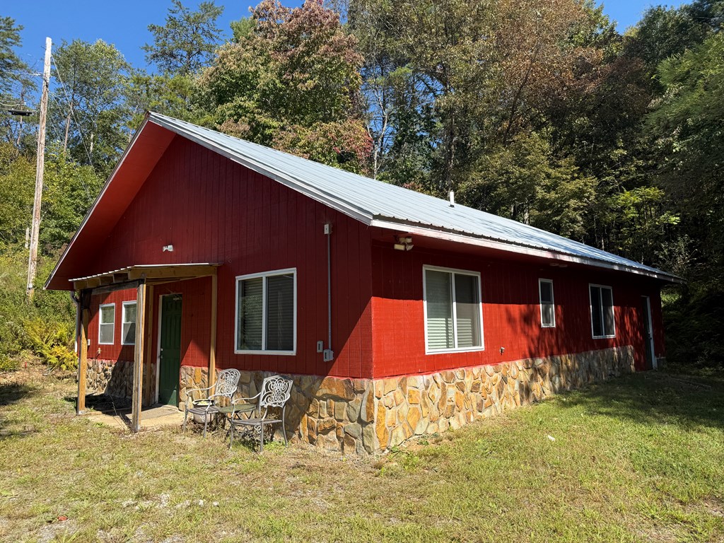 37 Shady Crk Ridge Marble, NC 28905 - Photo 3 of 28 a backyard of a house with yard