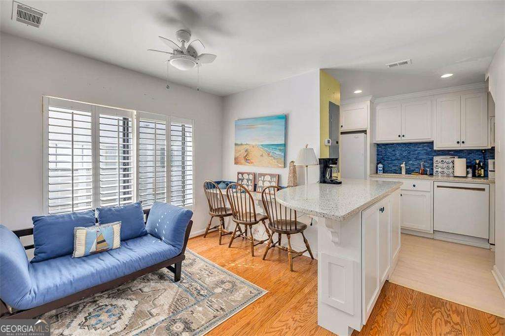 548 Oglethorpe Avenue, Unit 11 St. Simons, GA 31522 - Photo 7 of 25 a living room with furniture and kitchen view