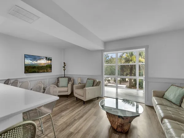 $2,000 | 275 Date Palm Road, Unit 304, Vero Beach, FL 32963