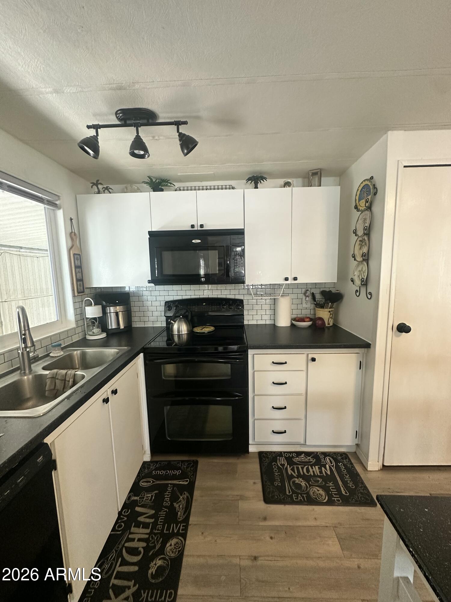 303 South Recker Road, Unit 294 Mesa, AZ 85206 - Photo 12 of 22 Kitchen