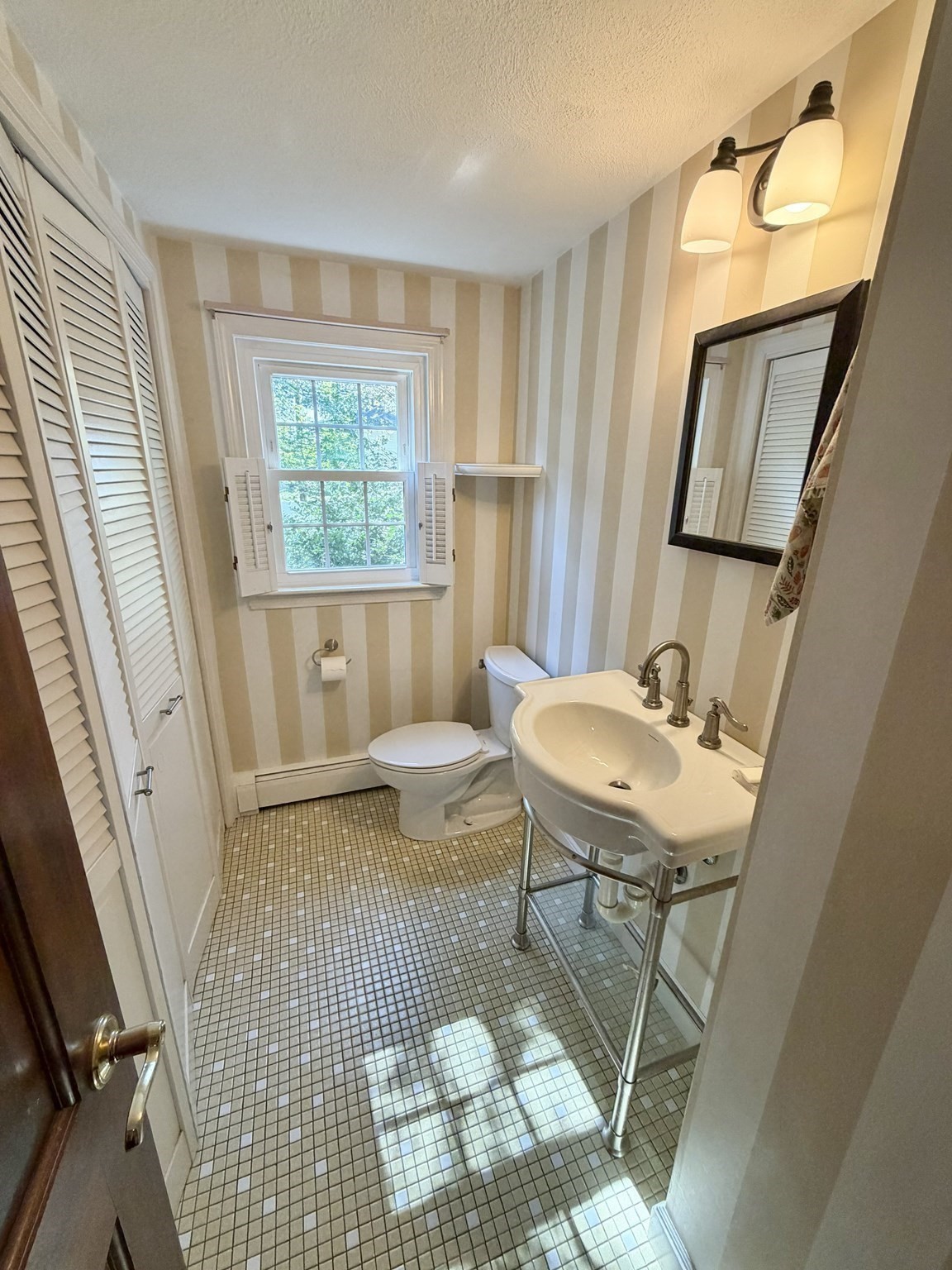8 Robin Road Milford, MA 01757 - Photo 11 of 27 Gallery Image 11