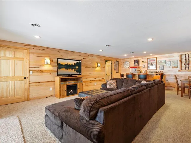 $725,000 | 21764 North Raider Court, Crosby, MN 56441