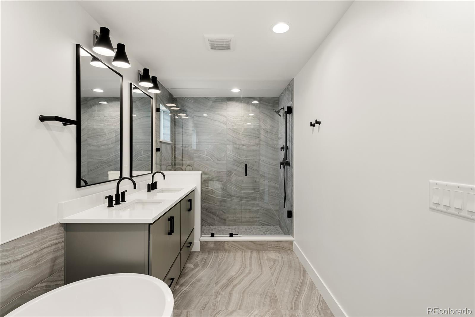 588 Adams Denver, CO 80206 - Photo 17 of 31