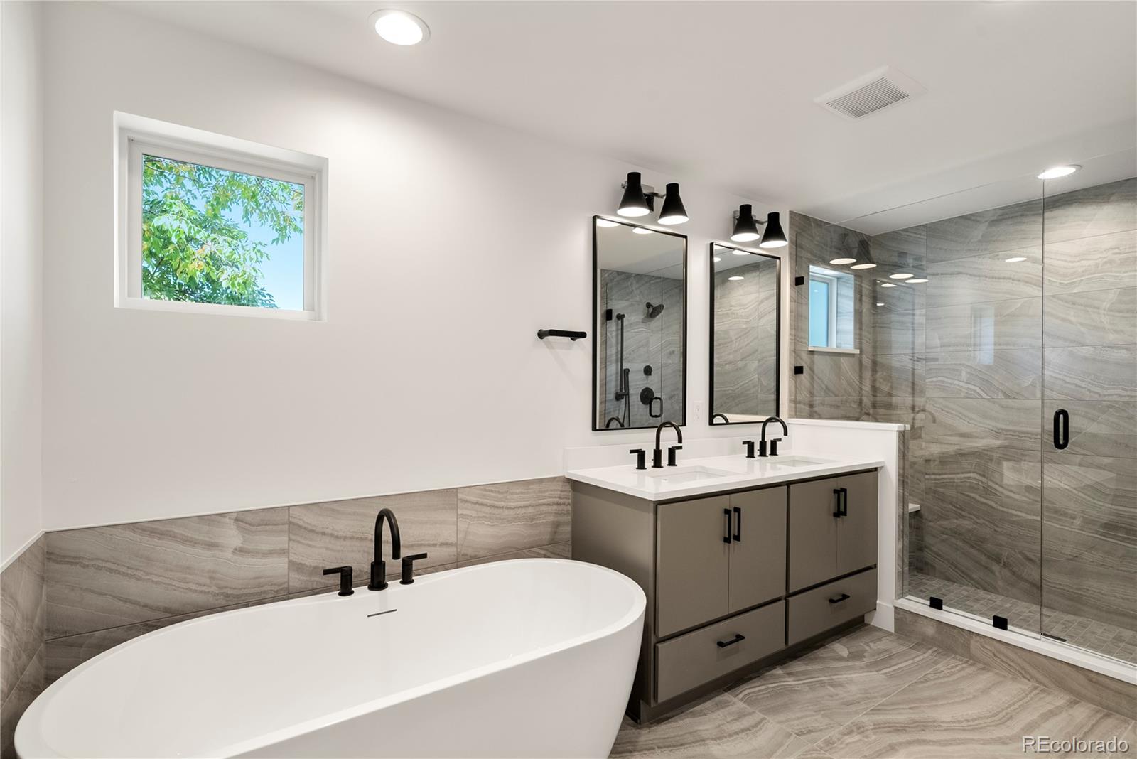 588 Adams Denver, CO 80206 - Photo 4 of 31