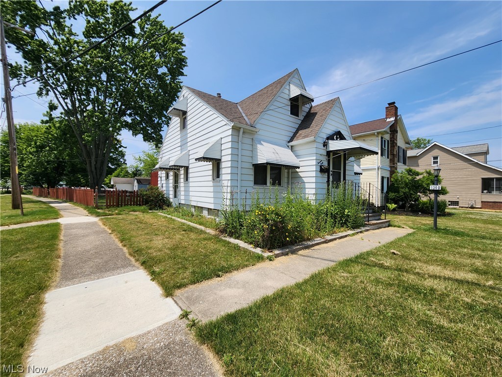 1340 Sunset Road Cleveland, OH 44124 - Photo 2 of 30
