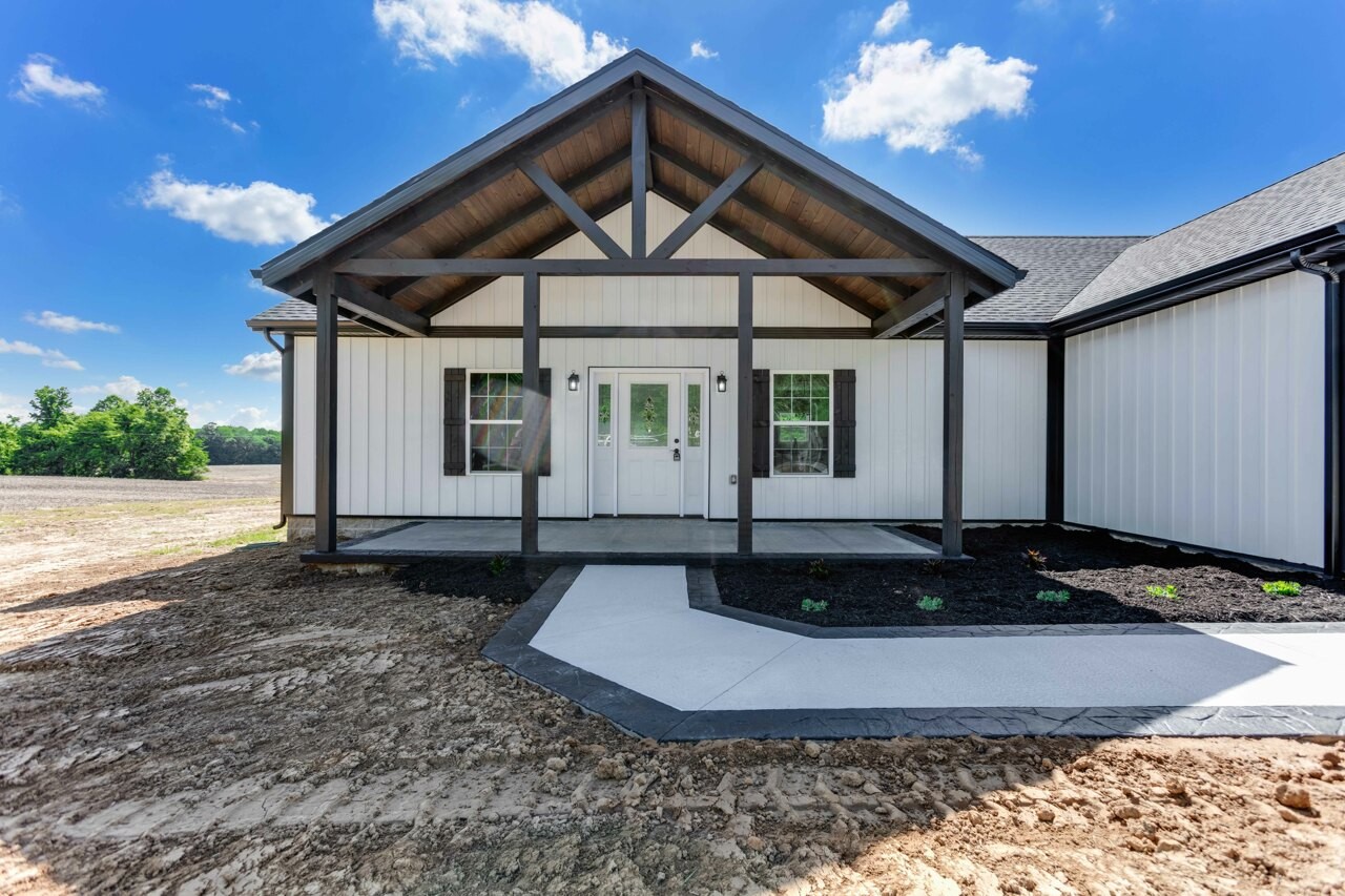 146 Carl Williams Road Crofton, KY 42217 - Photo 2 of 30 a front view of a house