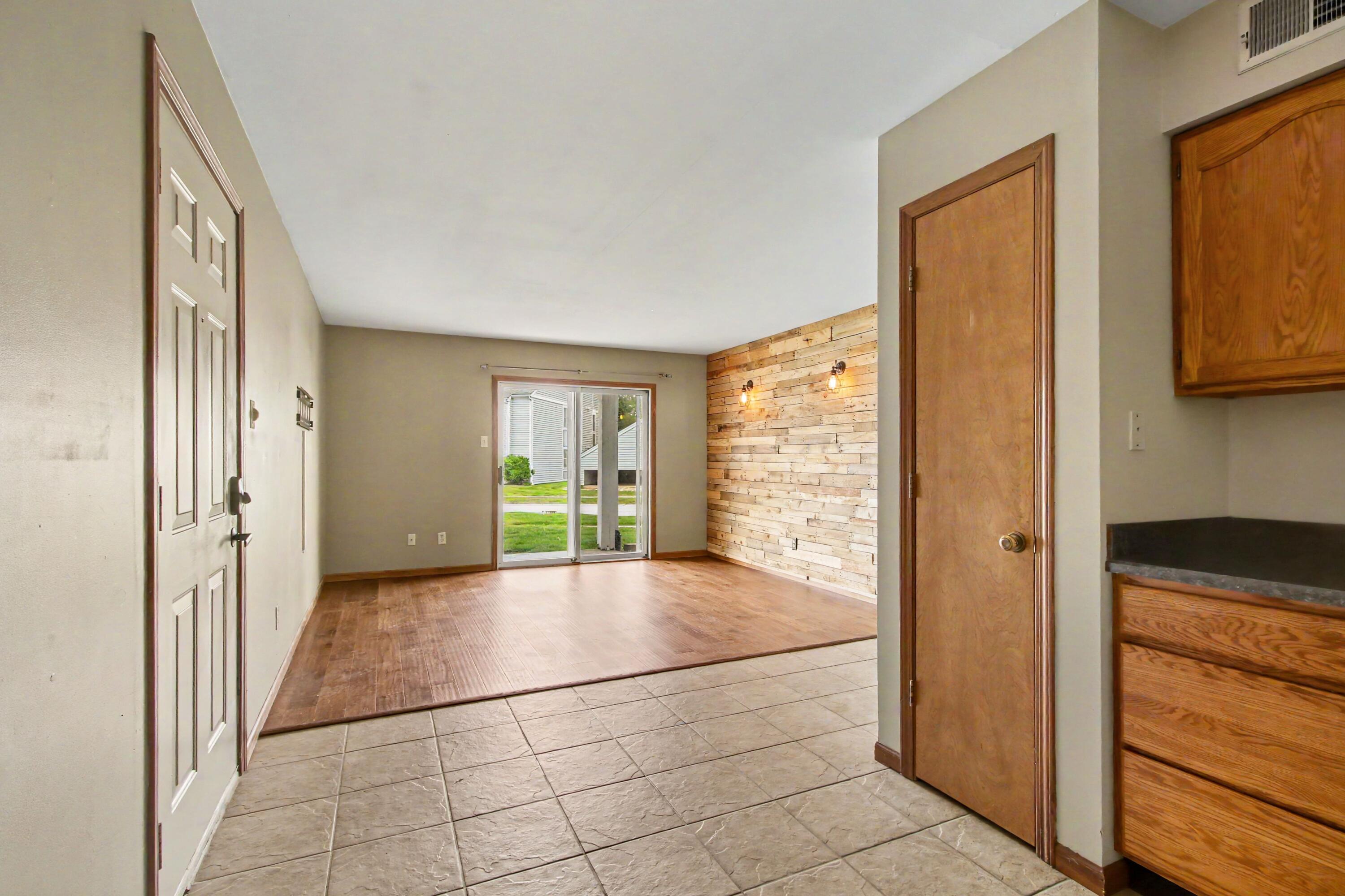 1086 Millpond Road North, Unit B Valparaiso, IN 46385 - Photo 9 of 16 3000x2000