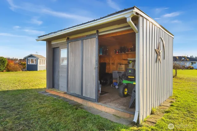 a view of a house with a big yard
