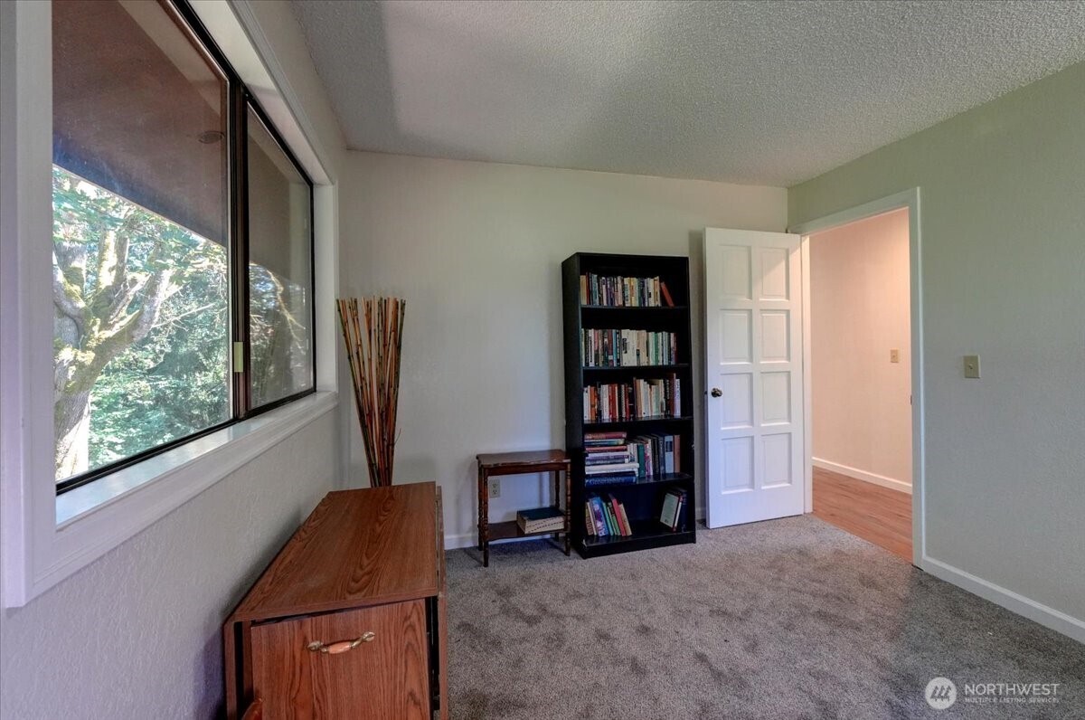 680 Southeast Prospect Street Chehalis, WA 98532 - Photo 31 of 39 a living room with furniture and a window