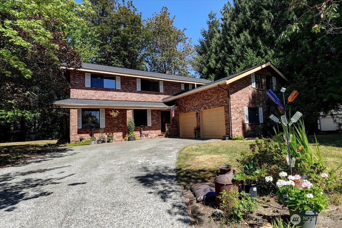 680 Southeast Prospect Street Chehalis, WA 98532 - Photo 39 of 39 a front view of a house with garden
