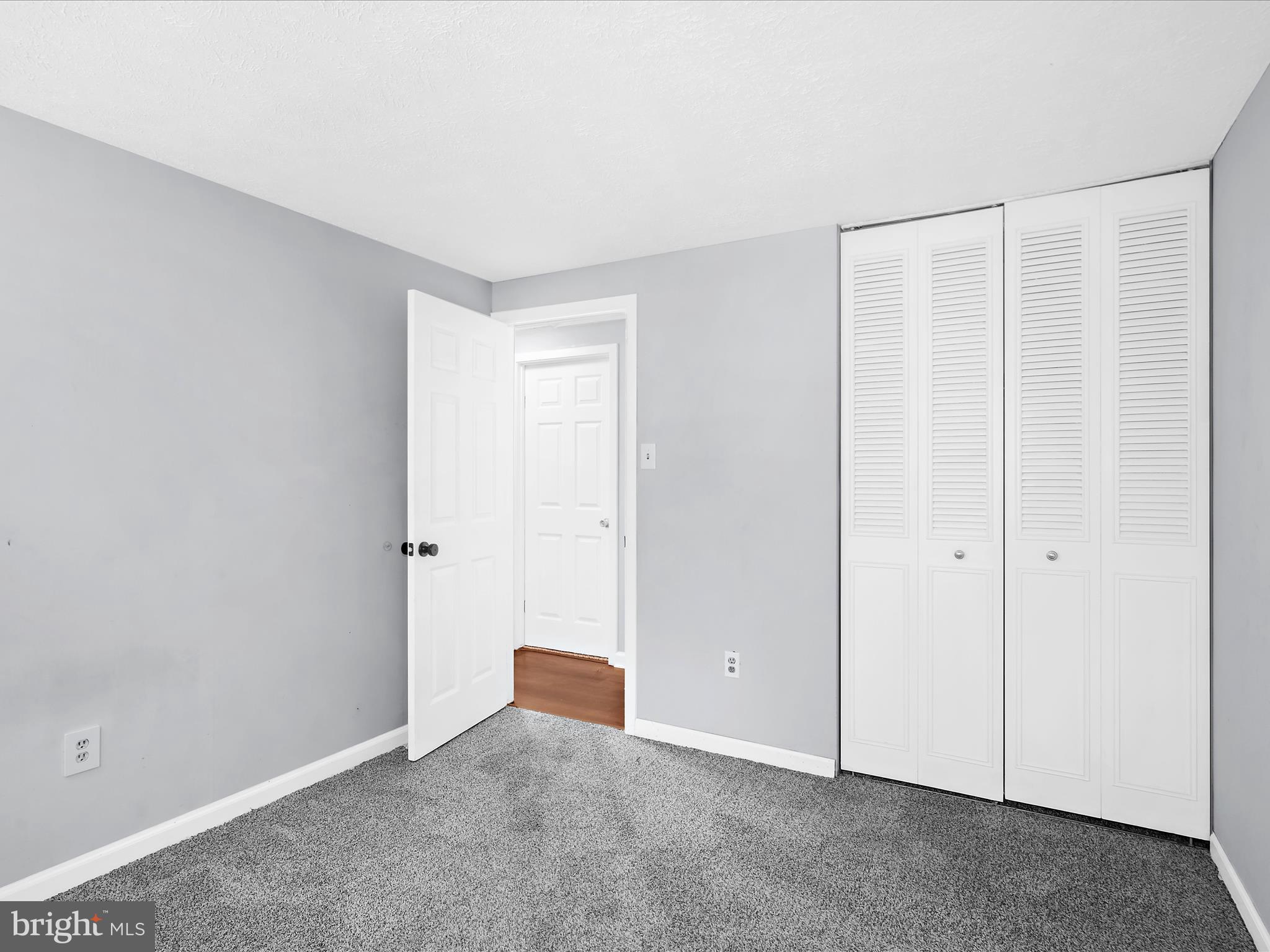 6589 Robin Song Columbia, MD 21045 - Photo 11 of 31 a view of an empty room