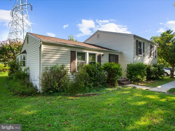 a view of a house with a yard and plants