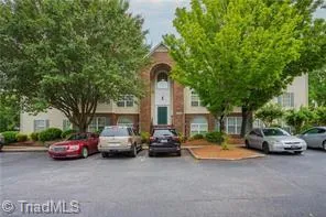 $1,650 | 3725 Morris Farm Drive, Unit 3B, Greensboro, NC 27409