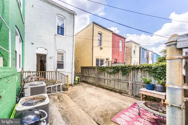 a house view with a outdoor space