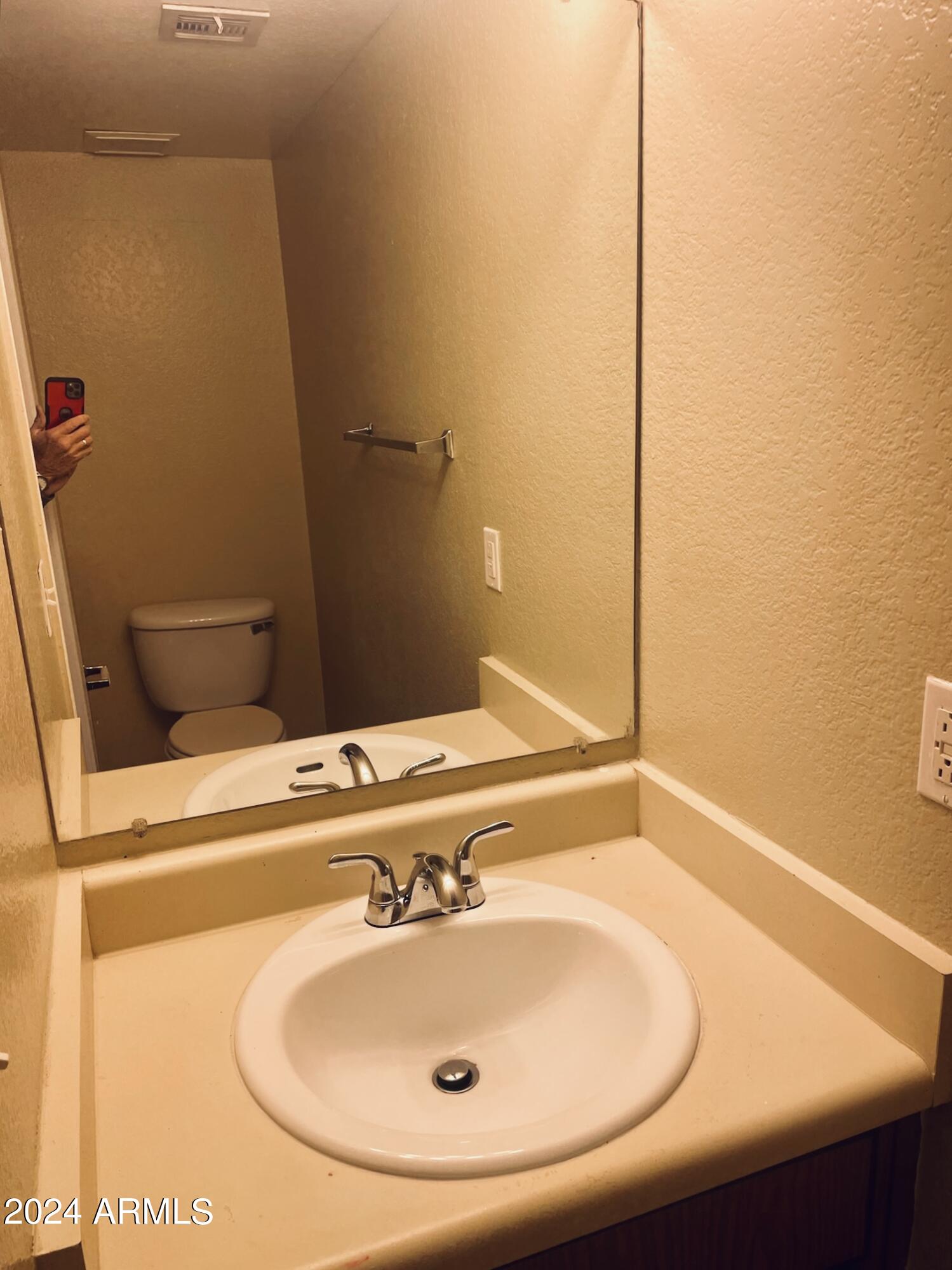 2846 East Kathleen Road, Unit 103 Phoenix, AZ 85032 - Photo 5 of 17 a bathroom with a sink