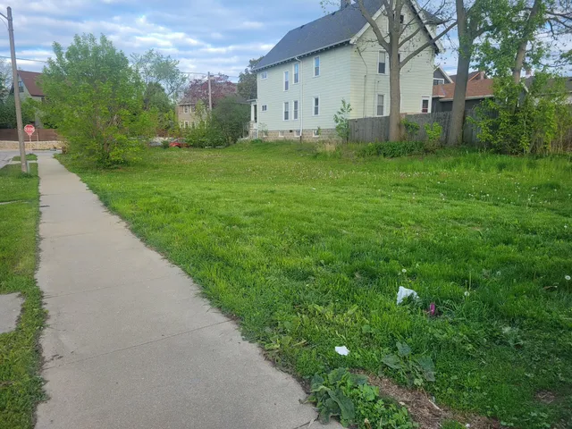 $399,000 | 921 East Potter Avenue, Unit 925, Milwaukee, WI 53207