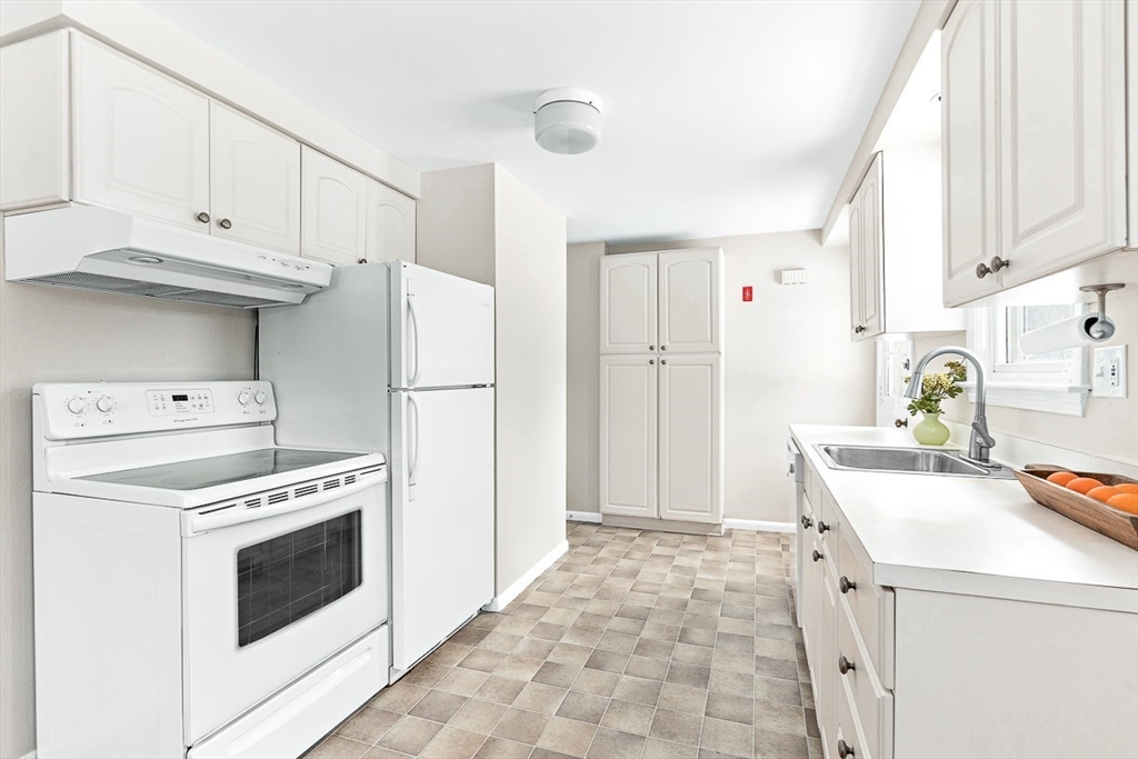 9 Charles Road, Unit 9 Winchester, MA 01890 - Photo 16 of 33