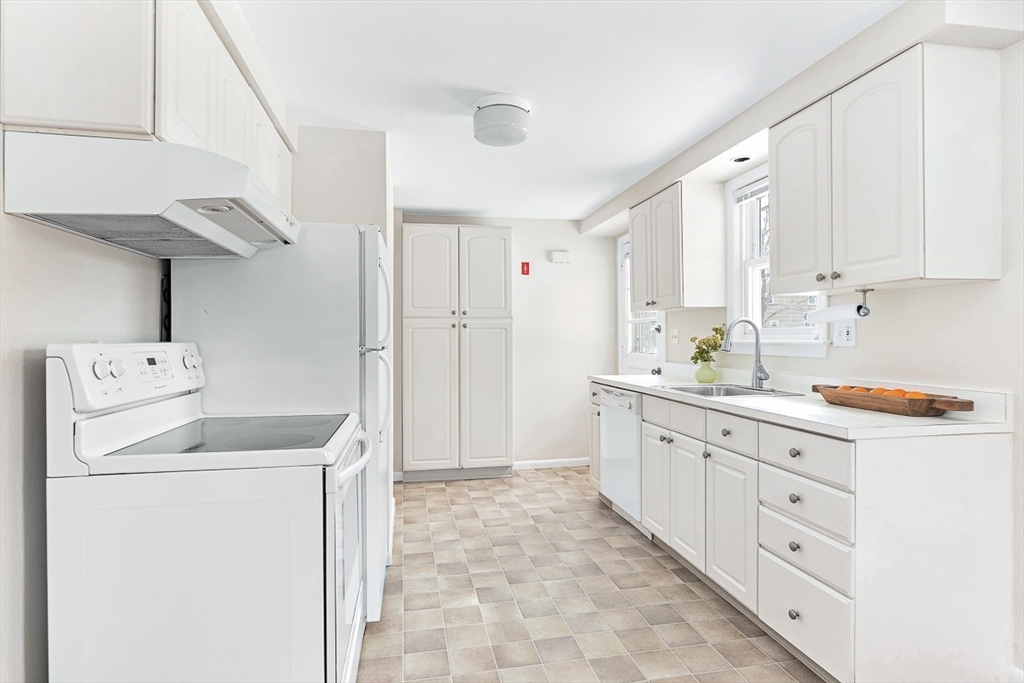 9 Charles Road, Unit 9 Winchester, MA 01890 - Photo 17 of 33